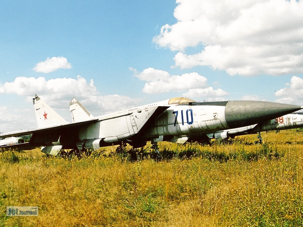 MiG-25M, 710 blau