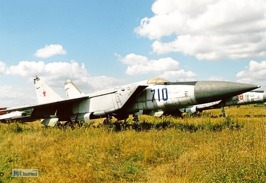 MiG-25M, 710 blau