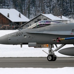 J-5007 F-18C Hornet Pic2
