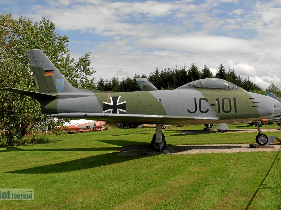 JC+101 North American Canadair F-86E CL13B Pic1