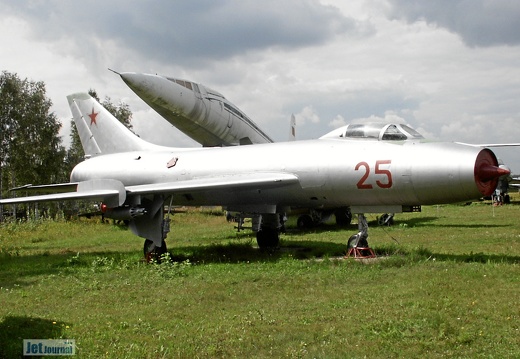 Suchoi Su-7B, 25 rot