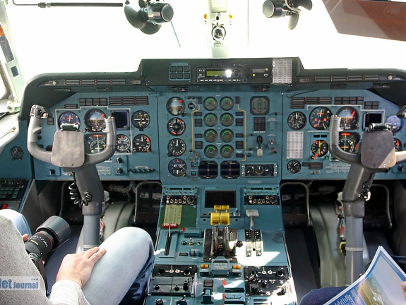 An-140 Cockpit