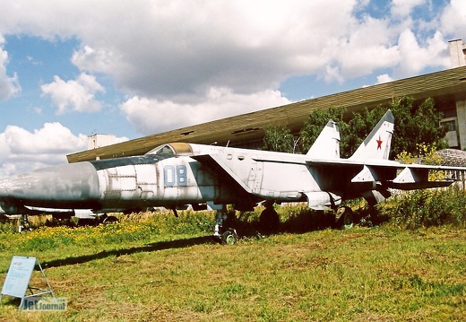 MiG-25PD, 08 blau