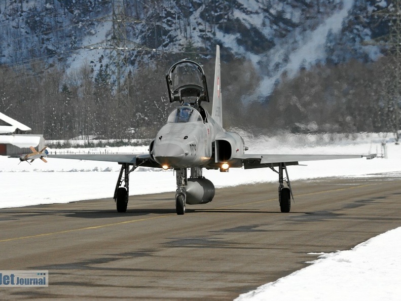 J-3079 F-5E Tiger Pic1