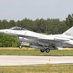 4047 F-16C-52CF Landung
