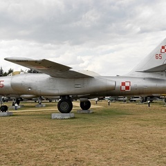 65 Il-28E
