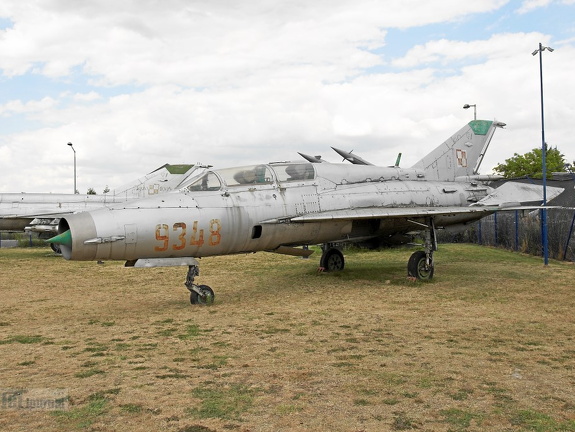 9348 MiG-21UM (2823 visitas) 9348 MiG-21UM