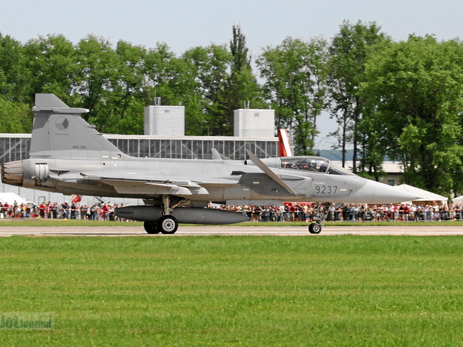 9237 JAS39C Gripen Landung (просмотров: 2110) 9237 JAS39C Gripen Landung
