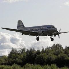 OH-LCH DC-3 im Endanflug auf Malmi