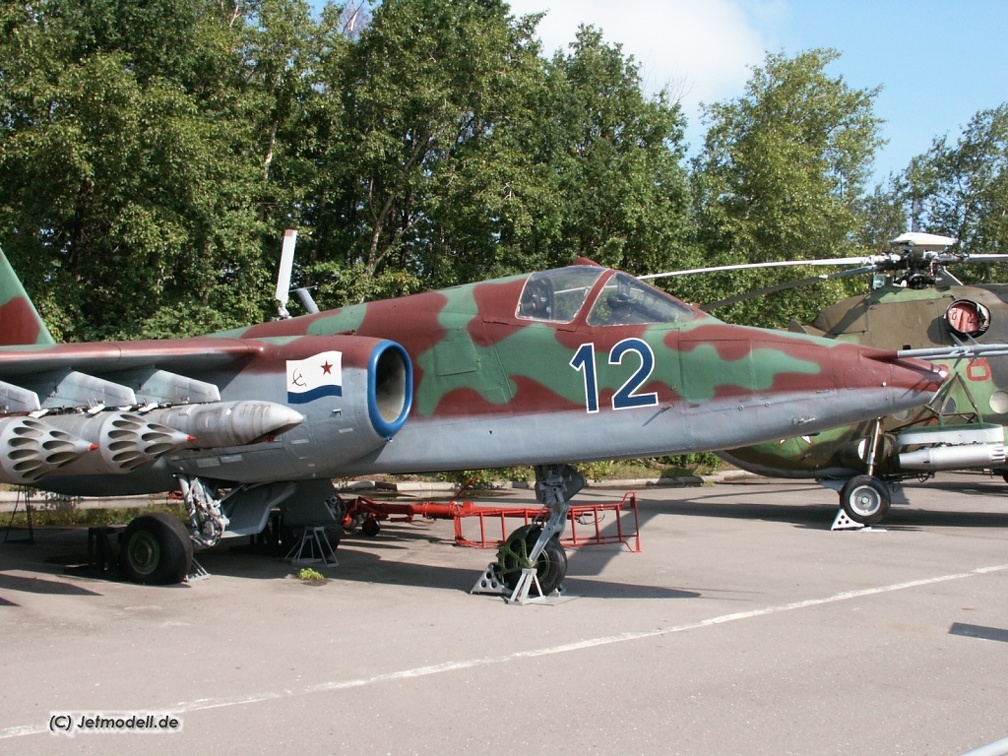 Su-25, 12 blau (ex. 12 rot)