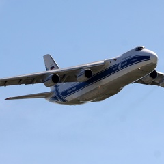 RA-82079, An-124-100