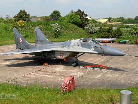 77 MiG-29 1elt PLF