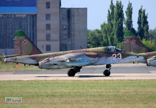 23 weiss, Su-25