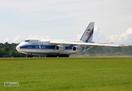 RA-82079, An-124-100