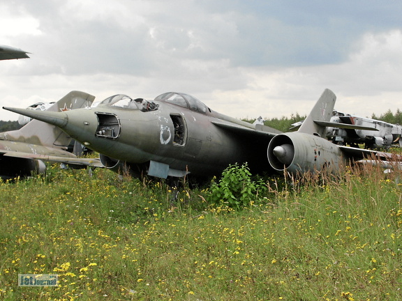 Jakowlew Jak-28U, 63 weiss (2102 visingar) Monino 2003, ausserhalb des Ausstellungsgelaendes Jakowlew Jak-28U, 63 weiss