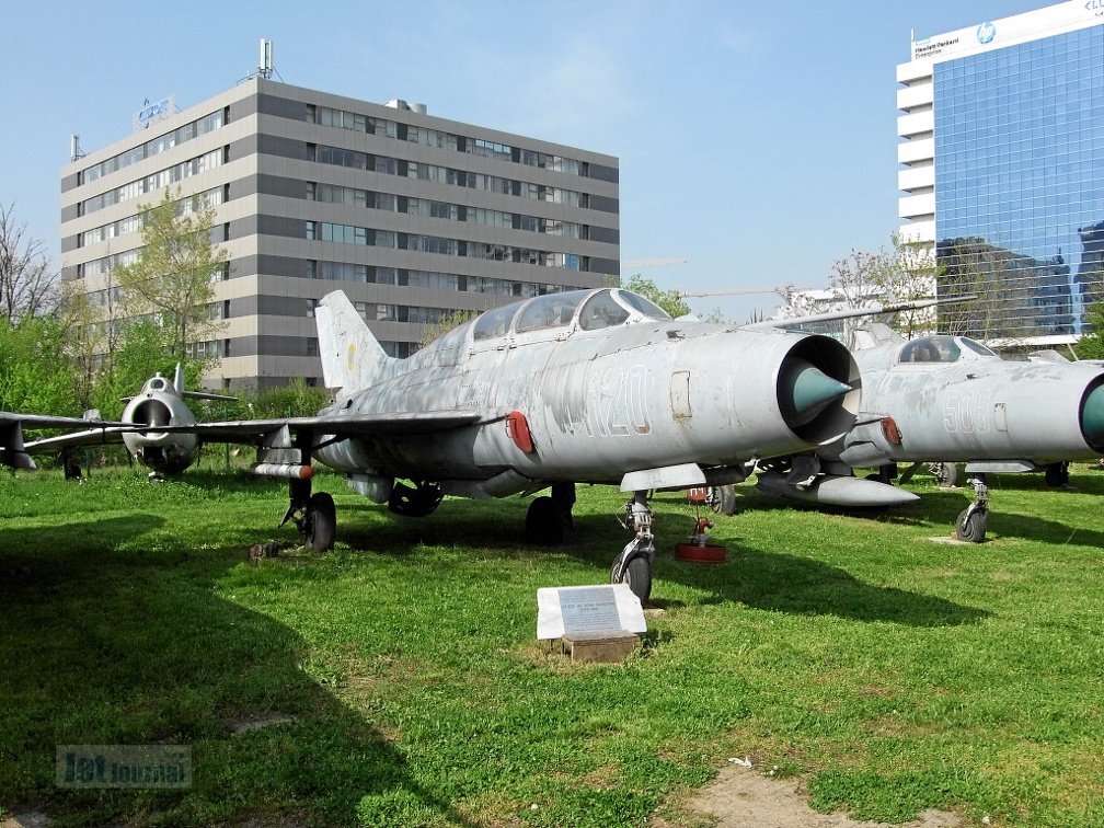 1120 MiG-21U-400