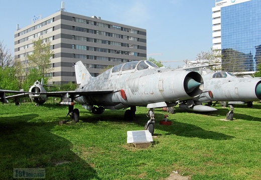 1120 MiG-21U-400