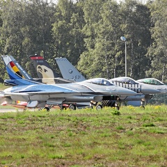 3 x F-16 in Startaufstellung