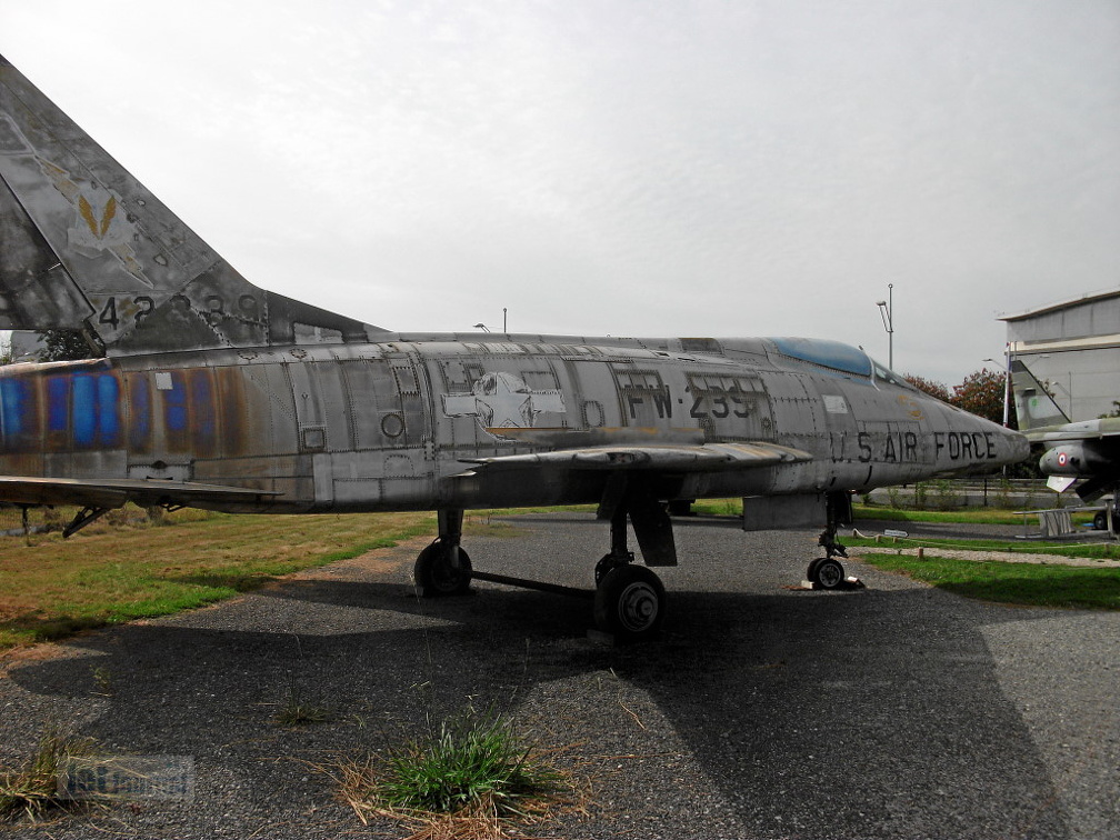 54-2239 FW-239 North American F-100D Super Sabre