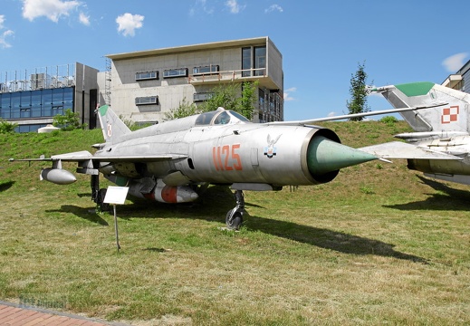 1125 MiG-21R