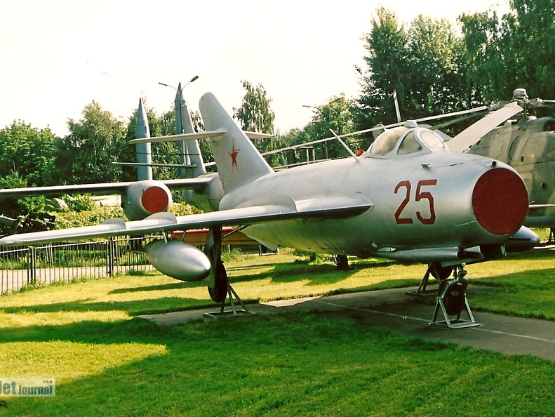 MiG-17, 25 rot