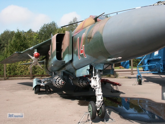 MiG-23ML, 14 rot (ex. 14 weiss umrandet)