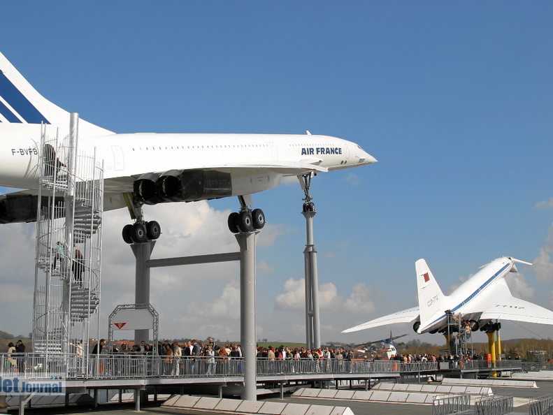 F-BVFB BAC Concorde 101 mit Tu-144 im Hintergrund