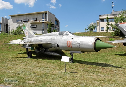 01 MiG-21PFM