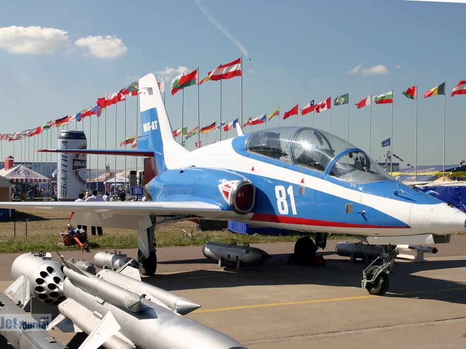 81, MiG-AT