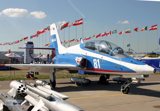 81, MiG-AT