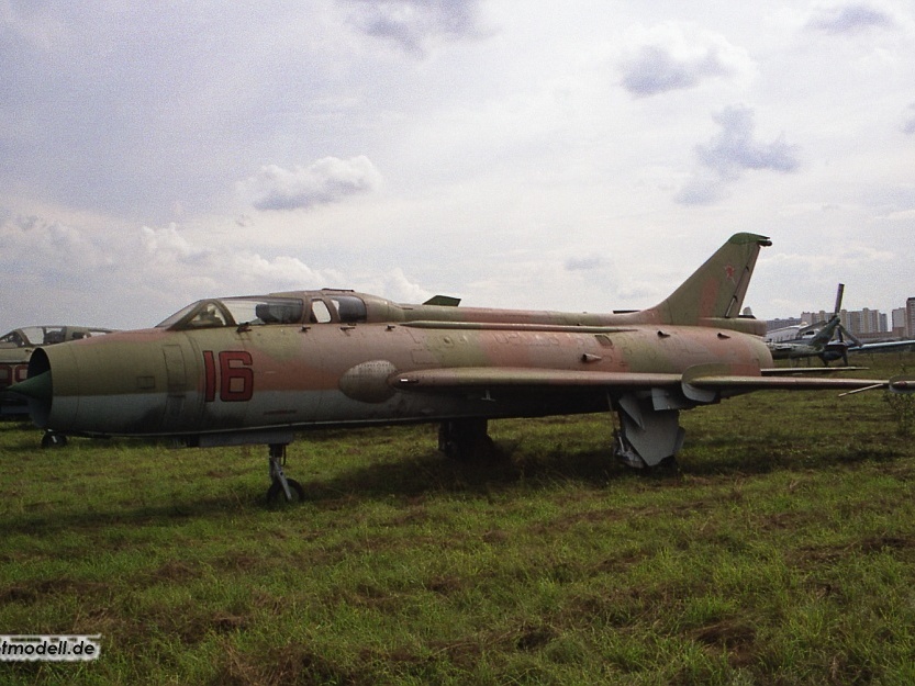 Su-7U, 16 rot