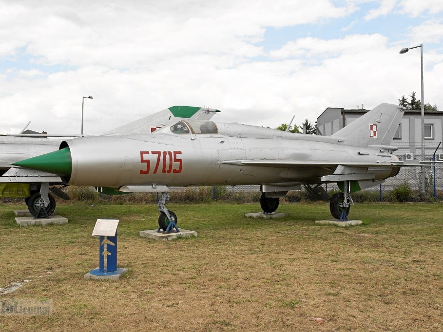 5705 MiG-21PFM (2704 visite) 5705 MiG-21PFM