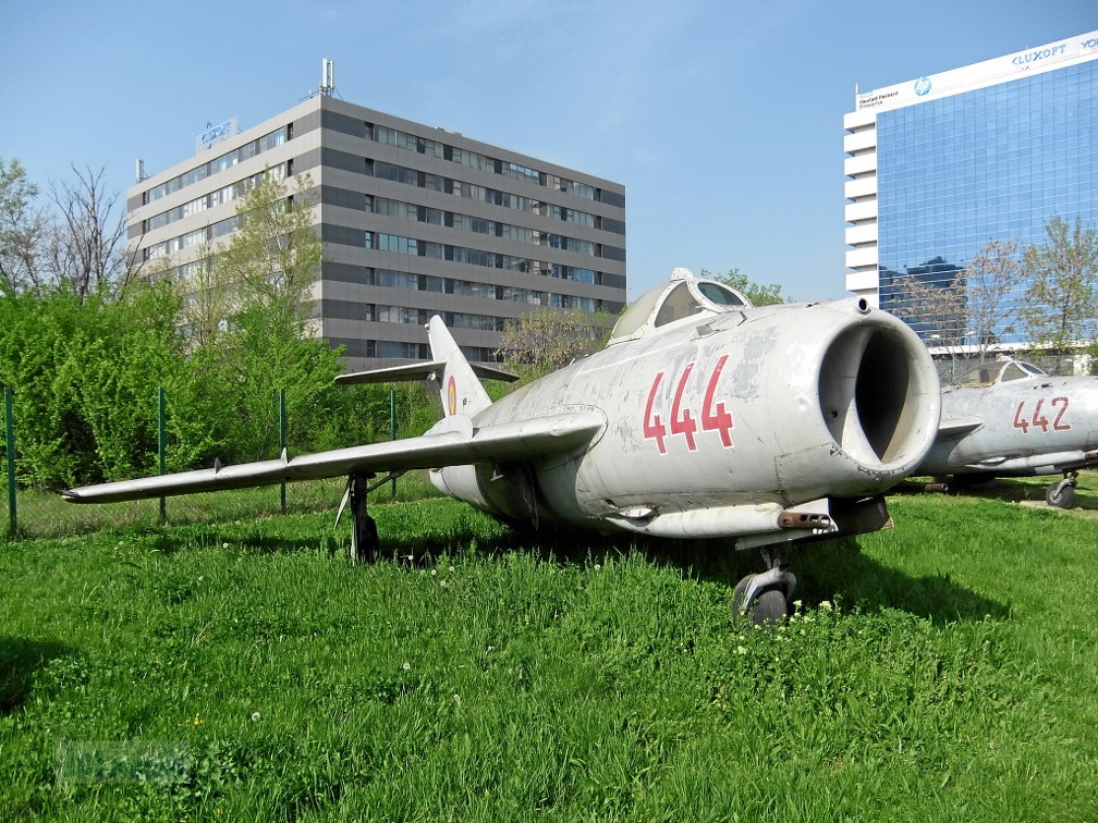444 MiG-17F
