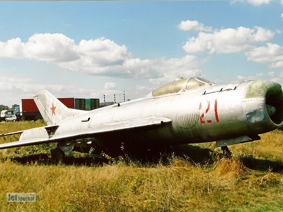 MiG-19P, 21 rot