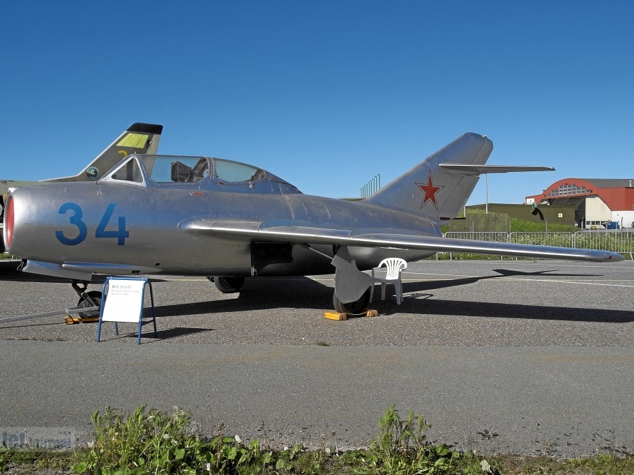 34 blue MiG-15UTI