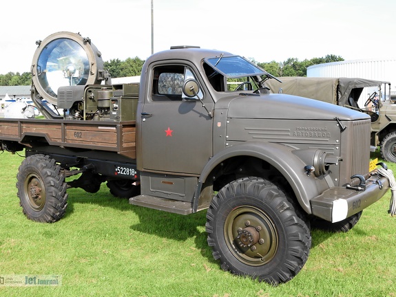 GAZ-63 mit mobilem Scheinwerfer