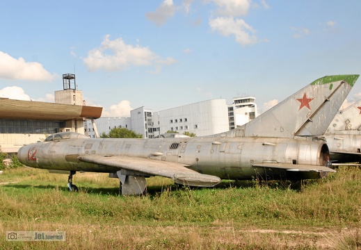12 rot, Su-7B