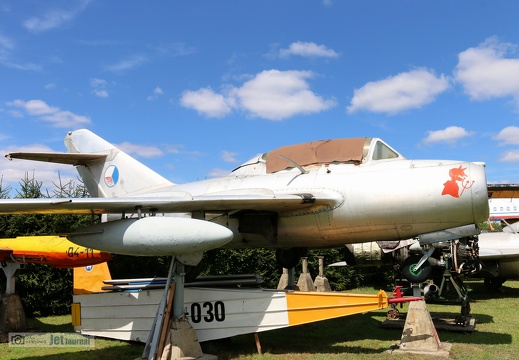 2501 schwarz, MiG-15UTI