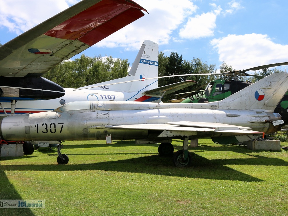 1307 schwarz, MiG-21PF