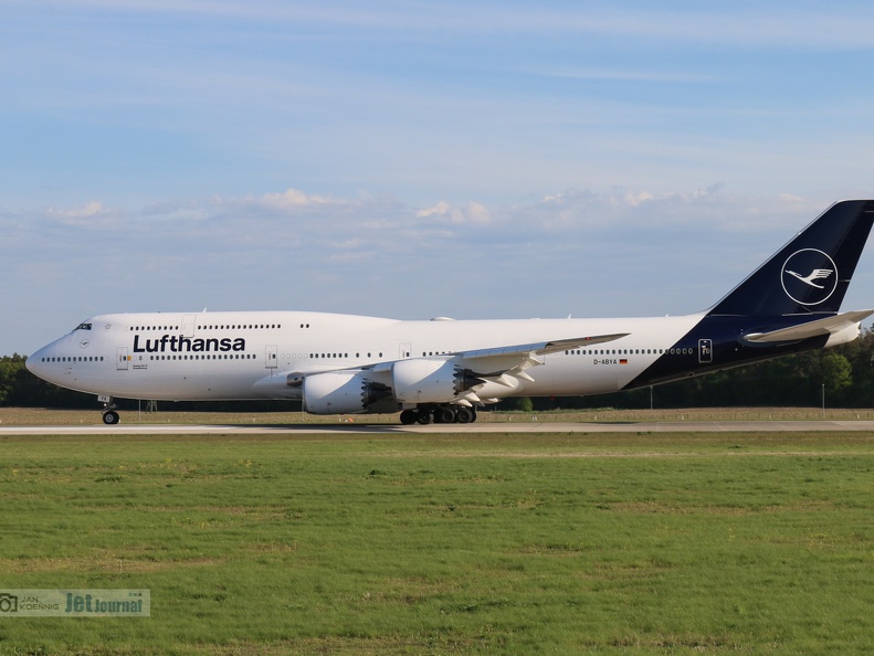 D-ABYA, Boeing 747-830, Lufthansa