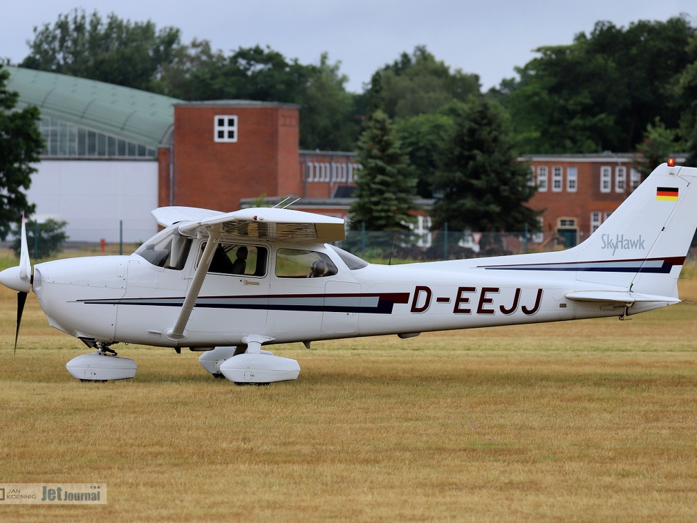 D-EEJJ, Cessna 172R