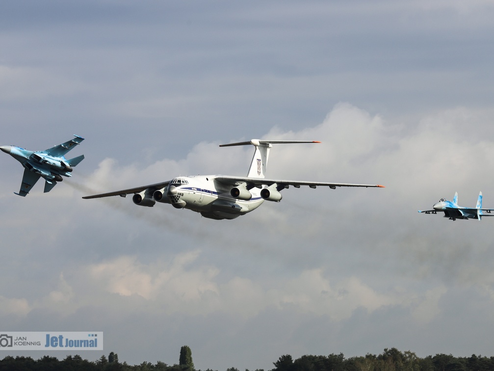 IL-76 und Su-27 im Anflug