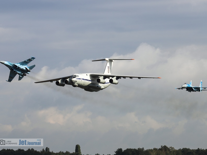 IL-76 und Su-27 im Anflug