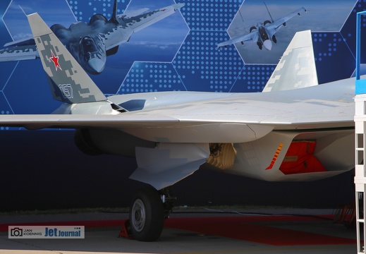 057 blau, Su-57, Heckansicht