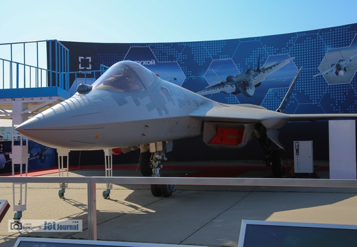 057 blau, Su-57, Bugansicht