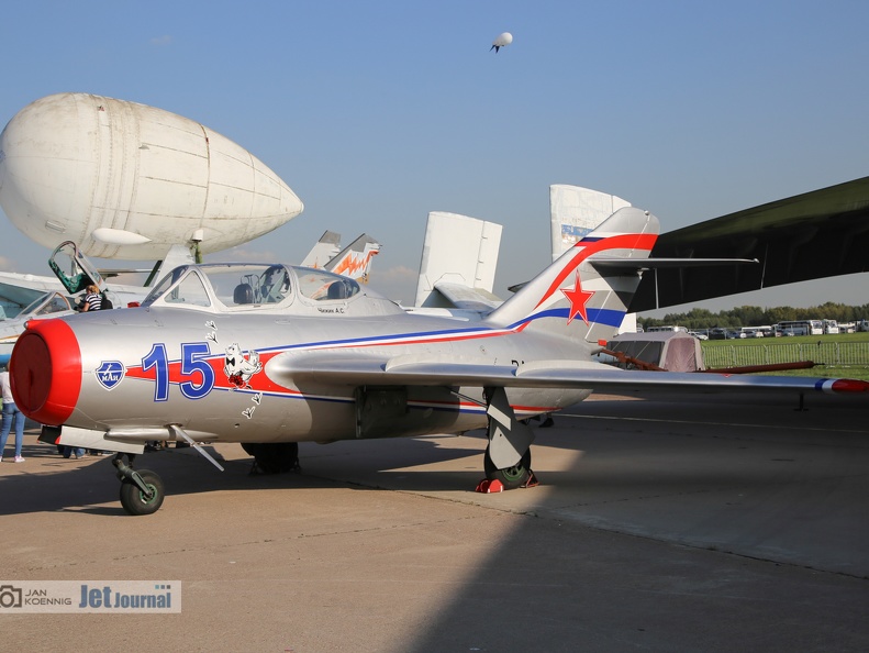 15 blau, MiG-15UTI