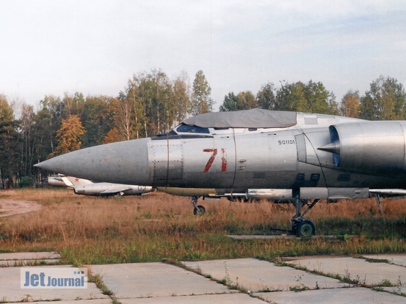 71 rot, Tu-128, Bugansicht