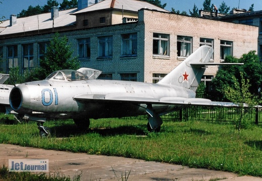 01 blau, MiG-17