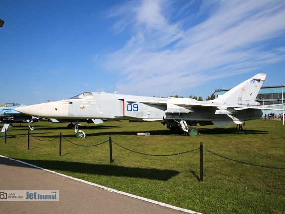 09 blau, Su-24M