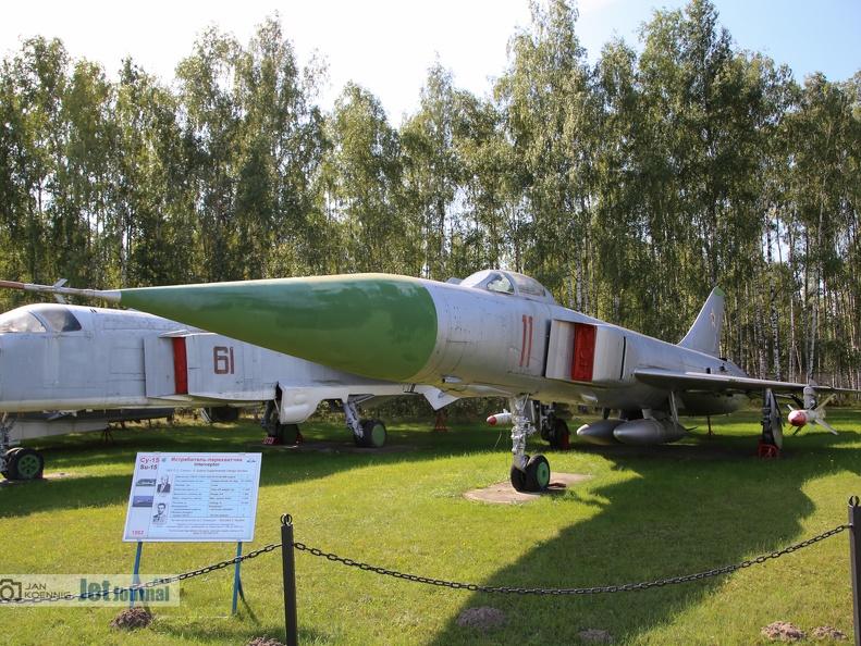 11 rot, Su-15T